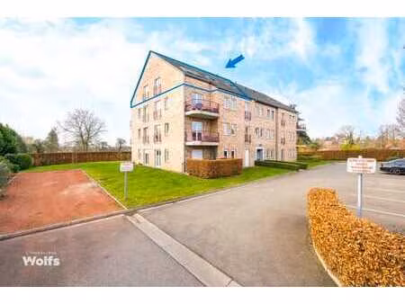 spacieux appartement de 2002 avec belle terrasse et garage !