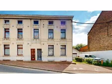 grande maison avec garage 1 voiture  carport 2 voitures