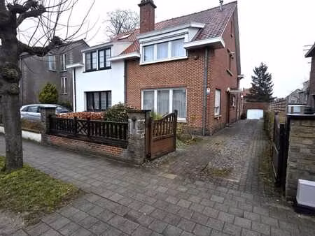 maison spacieuse à trois façades avec jardin  garage et all