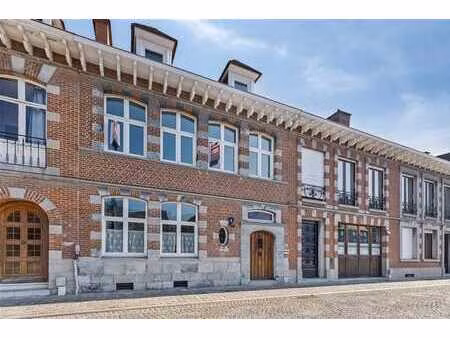 incroyable maison de caractère le long de l'escaut