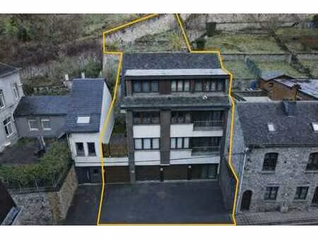 immeuble de rapport de 2 appartements - 3 garages