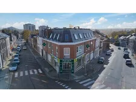 très bel immeuble de 6 unités idéalement situé