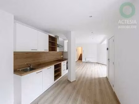 appartement 1ch  lumineux  entièrement rénové  excellent peb