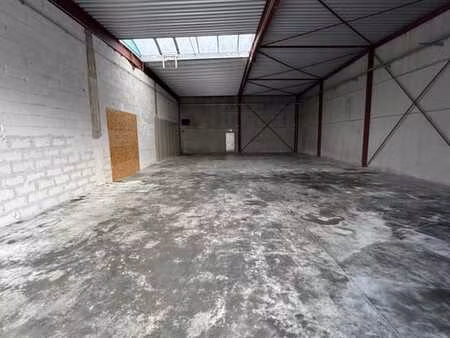 hall de stockage à louer