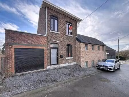 superbe 3 façades rénovée avec 2 garages et jardin