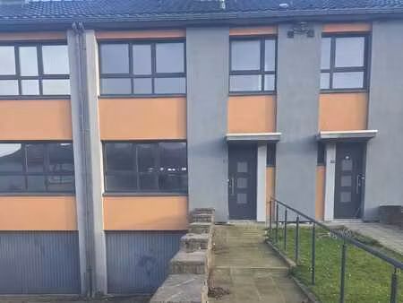 maison rénovée de 75m²  avec garage  terrasse et jardin