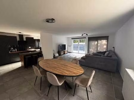 appartement 2 chambres avec terrasse et parkings extérieurs