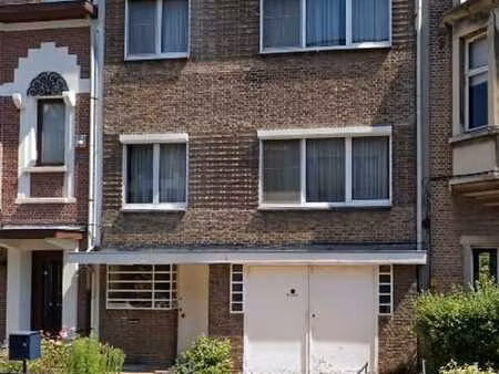 maison de ville moderniste