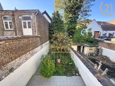 spacieuse maison avec jardin–potentiel bi-familial à vendre!