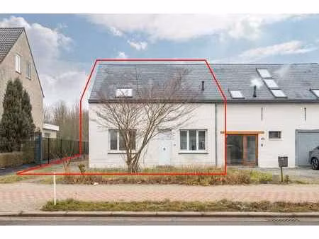 charmante halfopen bebouwing met prachtig uitzicht in het...