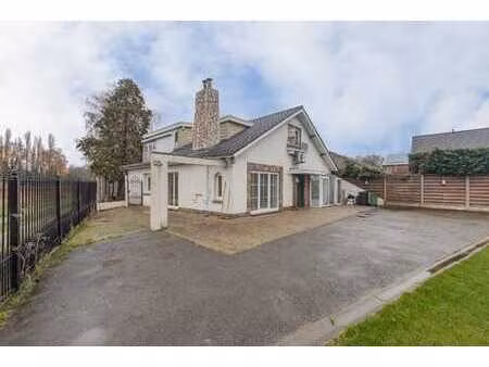 stijlvolle villa met 3 slaapkamers  prachtige oprit en l...