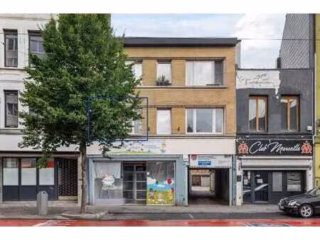 appartement avec terrasse dans un quartier animé !