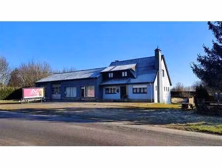 maison garage entrepôt salle d'expo