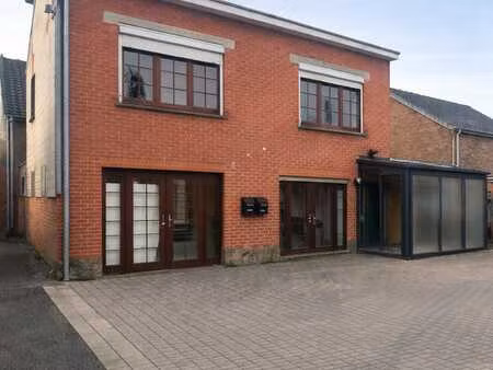 maison avec cour et dépendance – fort potentiel – mouland