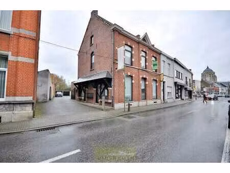 propriété à revenu dans le centre de brakel !
