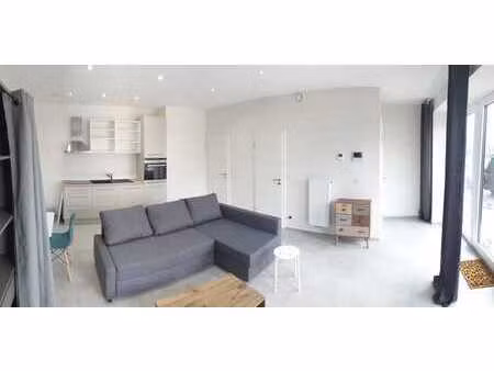 studio lumineux meublé à louer à arlon