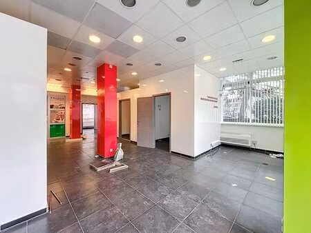 auderghem  surface commercial ou de bureau +-115m² + +-130m²