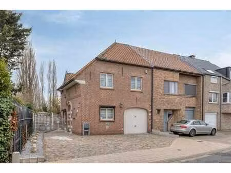 maison semi-mitoyenne avec grandes chambres et jardin sud