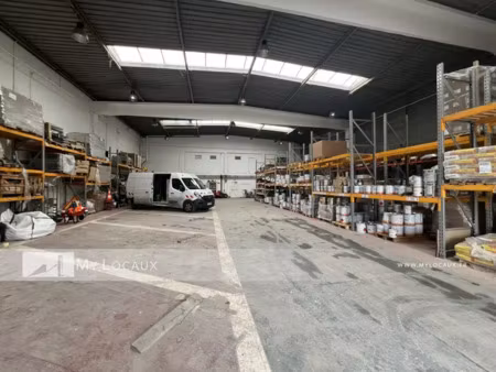 local d'activité de 769m² + cour privative