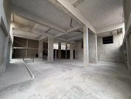 location commerce 968 m² à lyon 7 (69007)