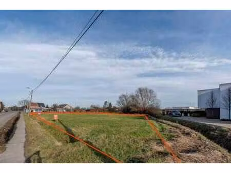 lot 8: terrain résidentielle