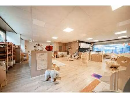 commerce avec terrasse