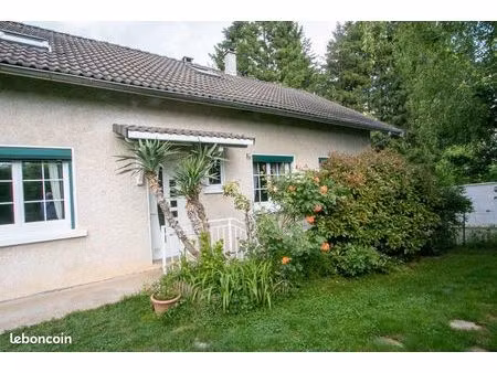 ?️ maison nichée dans la nature