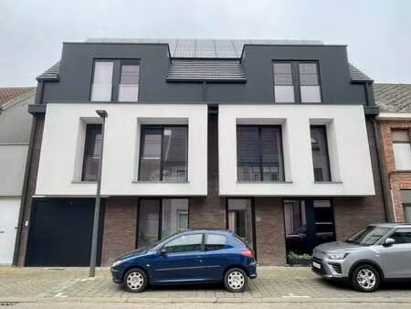appartement met 2 slaapkamers  terras en autostaanplaats