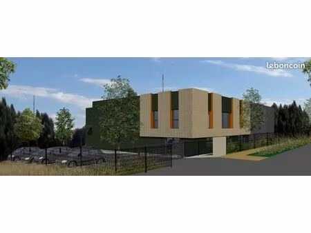 entrepôt + bureaux à louer - 548m²