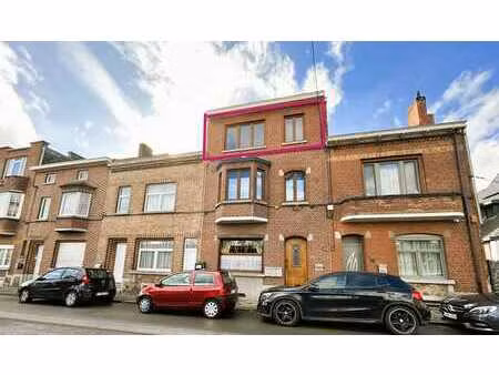 appartement 4 pièces avec 1 chambre + 1 cave.