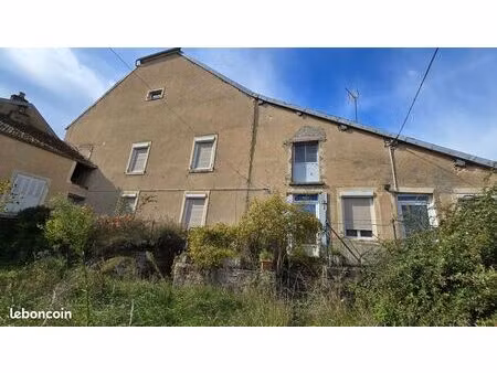 maison à rénover avec grandes dépendances et jardin