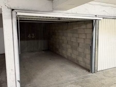 loue box fermé 13m2 chateaurenard