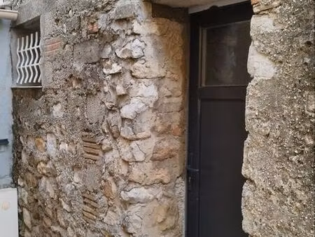 rare loue local pennes mirabeau vieux village