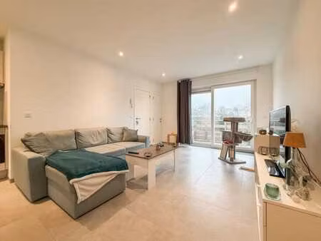 watermael-boitsfort - gare de boondael et place keym