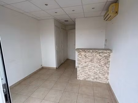local commercial 40m2 peypin