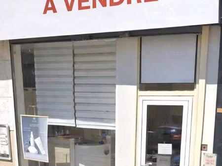 local commercial luynes emplacement n°1 – droit au bail – parking – vitrine neuve