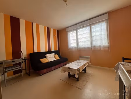 poitiers  rue de la plaine  studio meuble avec parking