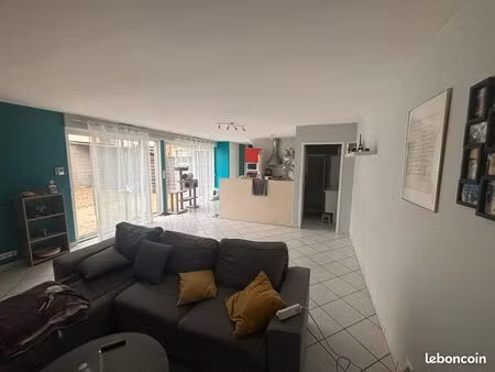 appartement t3 (90 m²) en rdc avec cour