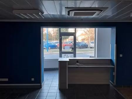 a loué local commercial 75m2 situé 82400 a valence d agen