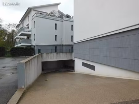 garage dans résidence sécurisée à vaulnaveys le haut prox du golf