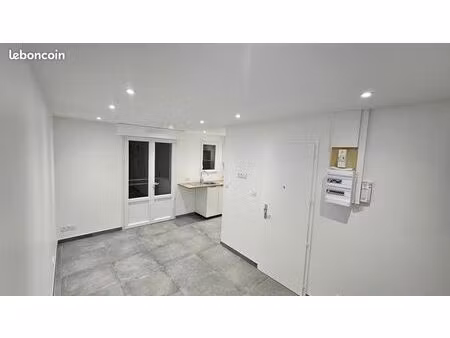 location t2 refait à neuf - 27m² - quartier des roses