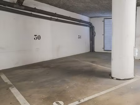 ?️ place de parking sécurisée avec arceau – rives du lez