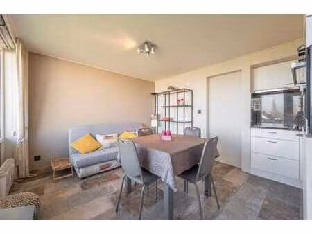 gerenoveerd 1-slaapkamer appartement te vosseslag (de haa...