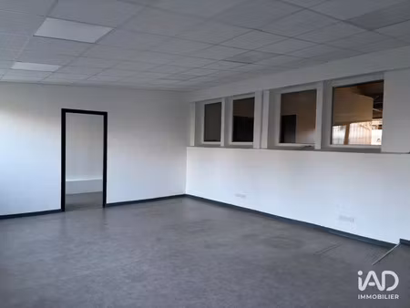 location commerce 305 m² à le mesnil-saint-denis (78320)