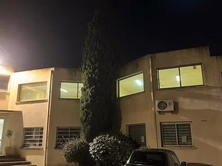 local commercial 33 m² saint victoret