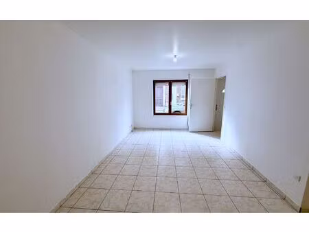 location maison  m² t-4 à la fère  650 €