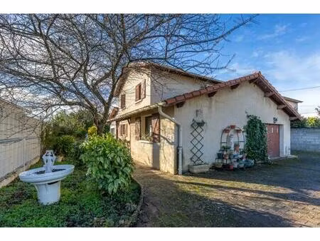 maison de 5 pièces de 104 m² à mions