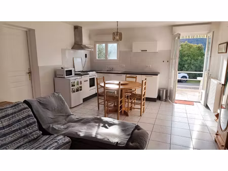 maison meublée de plain-pied -terrasse 3 chambres environn