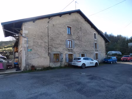 à vendre : maison de caractère à aranc  un cadre paisible et