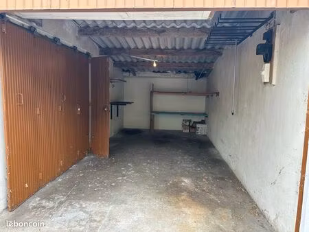 emplacement 2 roues dans garage fermé